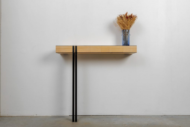 Petite console en frêne et ébène – Mobilier Atelier Matthias Pallot ©Tony Guillou